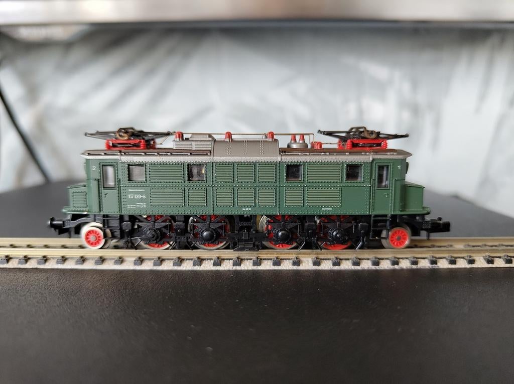 Locomotive E17 Arnold voie N, Hobby & Loisirs créatifs, Trains miniatures | Échelle N, Enlèvement ou Envoi, Locomotive, Arnold