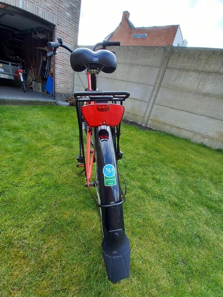 Damesfiets rood spiksplinternieuw, Fietsen en Brommers, Ophalen