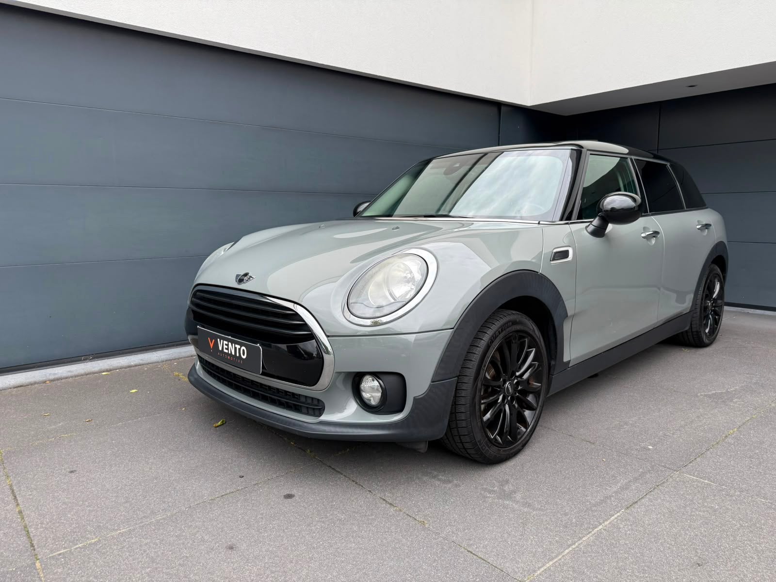 Mini clubman 1.5i automaat panorama dak 1j garantie., Auto's, Mini, Stof, 1498 cc, 4 cilinders, MINI Next