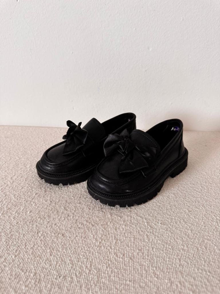 Zwarte loafers met strik meisjes maat 27, Kinderen en Baby's, Ophalen, Gebruikt, Meisje, Overige typen