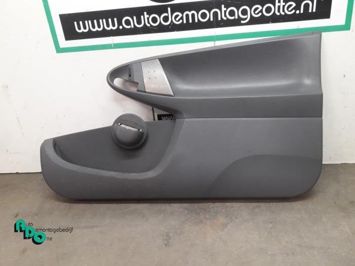 Revêtement portière 2portes droite d'un Peugeot 107 (107 0, -, 3 mois de garantie, Utilisé, -
