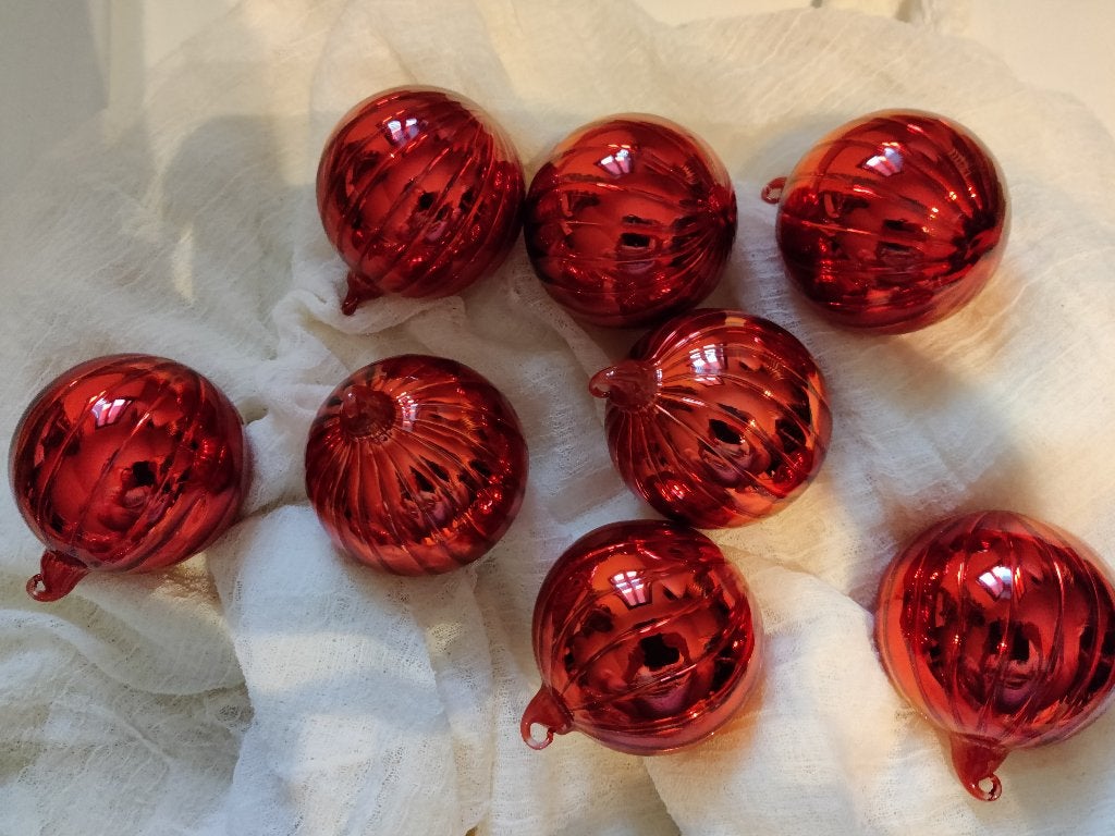 Kerstballen stripe medium Goodwill (8 beschikbaar) prijs/st, Ophalen of Verzenden, Zo goed als nieuw