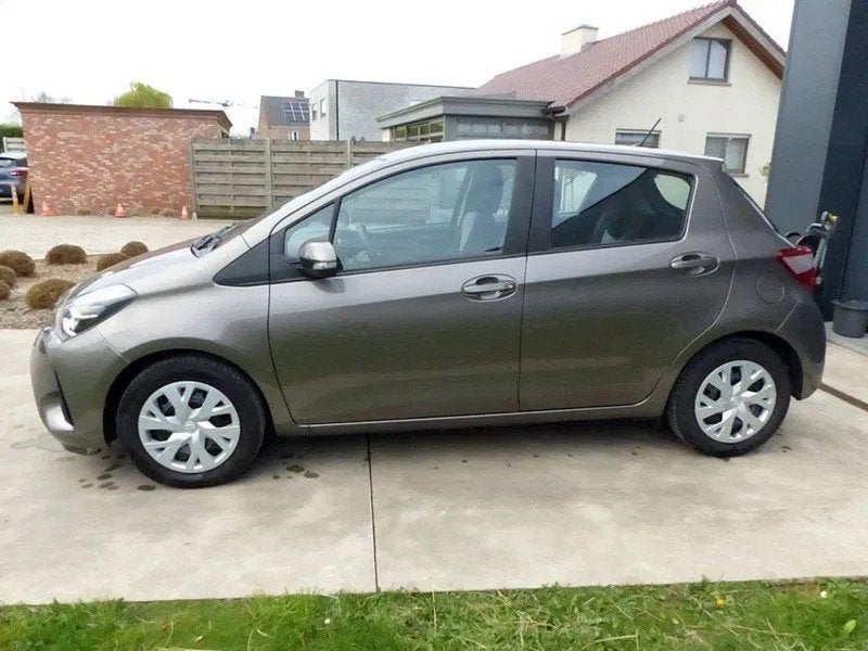 Toyota Yaris Hybrid, achteruitrijcamera, verkeersteken herke, Automaat, Gebruikt, 4 cilinders, Bruin