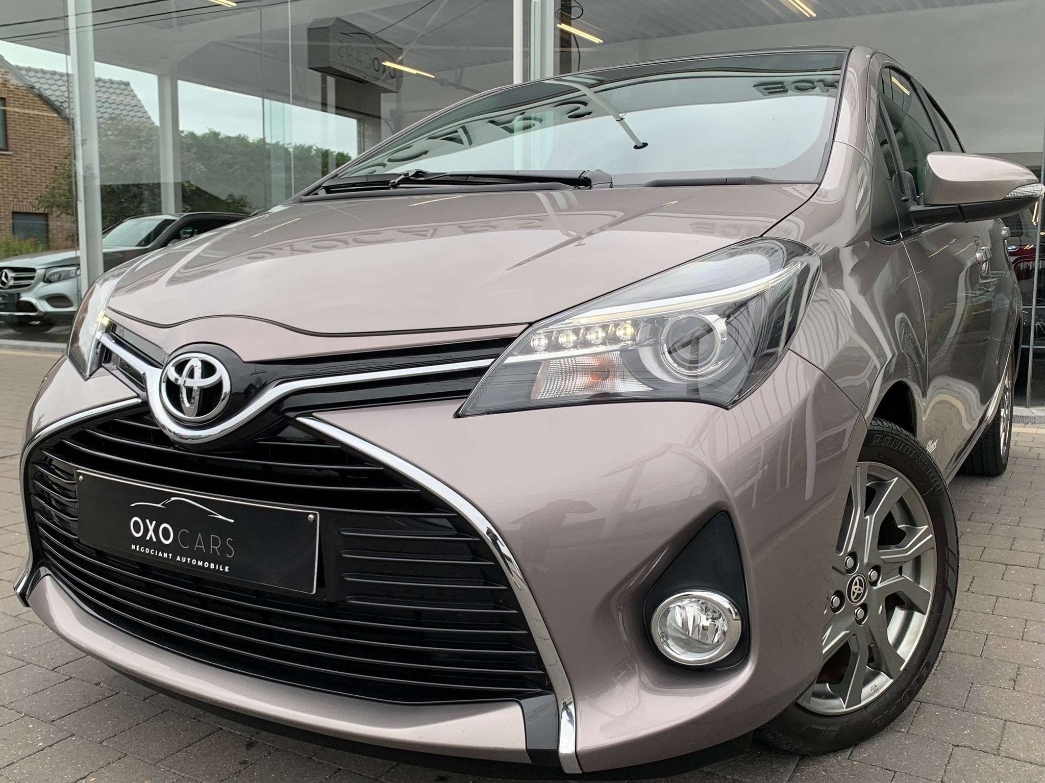 Toyota Yaris 1.33i VVT-i LOUNGE 99CV / Boite Auto / Toit Pan, Autos, Achat, Entreprise, Volant multifonction, 5 portes