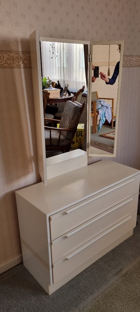 Commode, Ophalen, Minder dan 50 cm, Gebruikt, 3 of 4 laden
