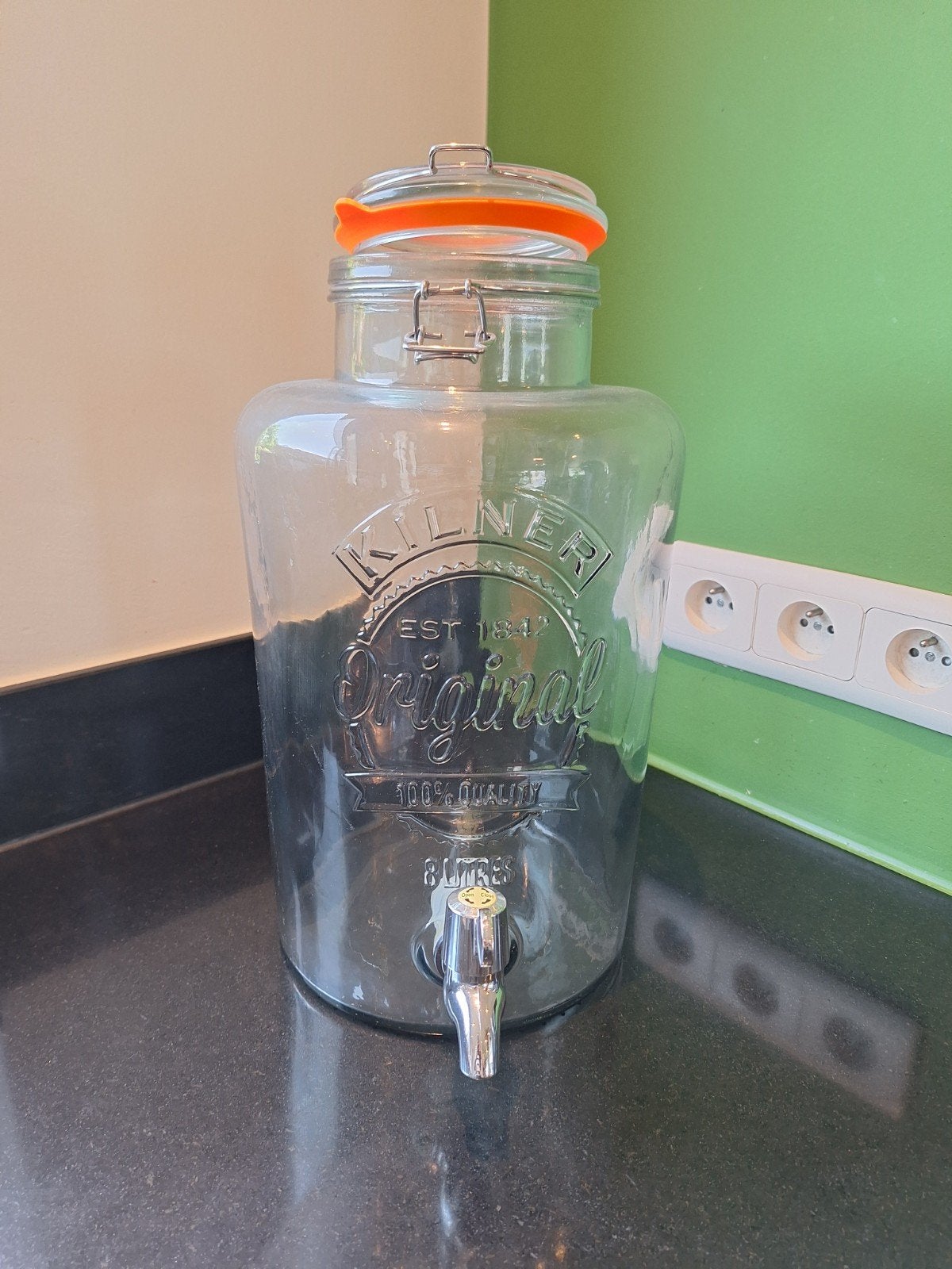 Kilner met tapkraantje, Enlèvement