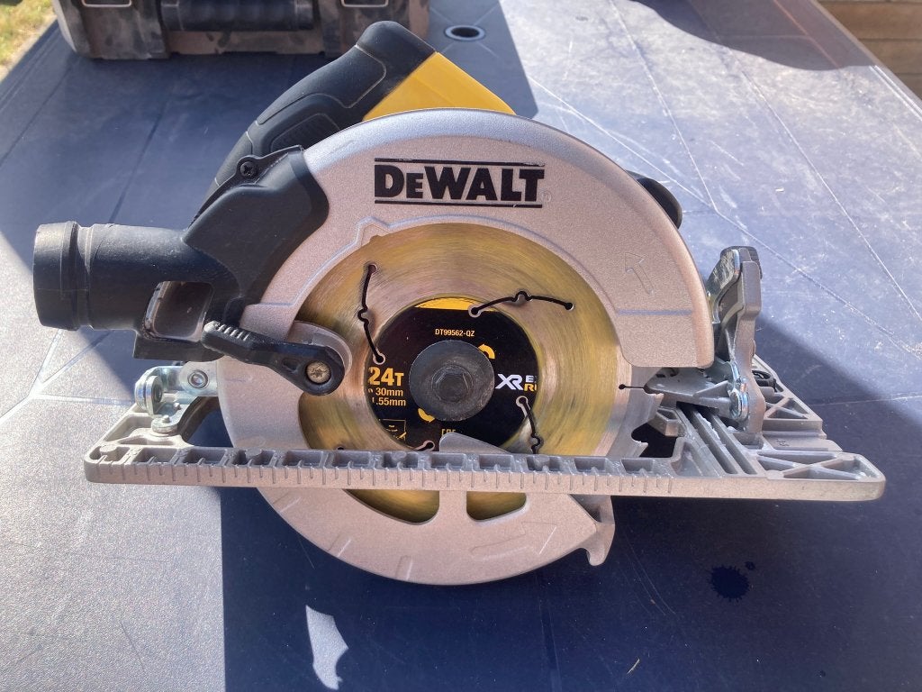 Dewalt Cirkelzaag DWE576, Doe-het-zelf en Bouw, Gereedschap | Zaagmachines, Gebruikt, Cirkelzaag, 1200 watt of meer, 30 tot 70 mm