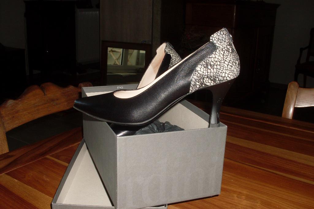 Escarpins noirs Nero Giardini, Kleding | Dames, Schoenen, Ophalen, Pumps, Zwart, Zo goed als nieuw