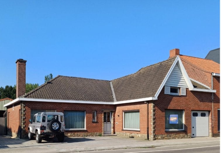 Te koop –  ruime woning met grote loodsen, Immo, Benedenwoning, 1000 tot 1500 m², 3 kamers, Provincie West-Vlaanderen