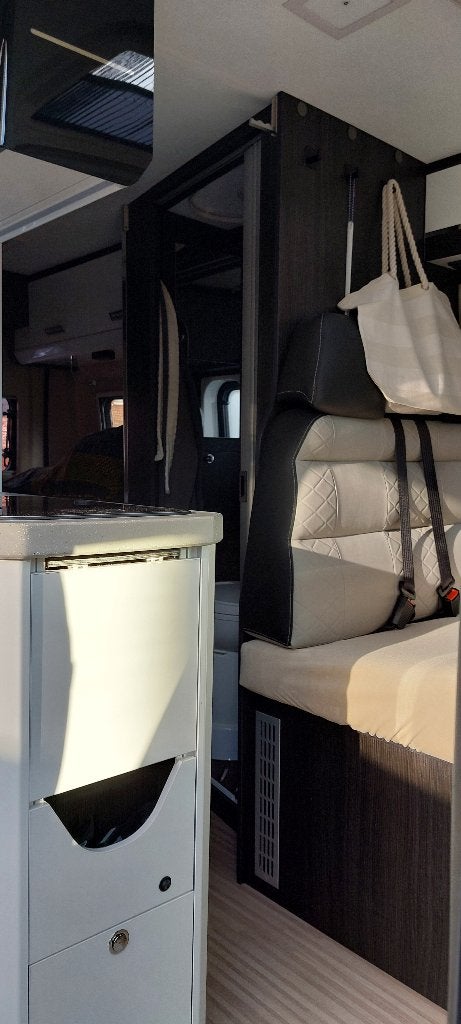 Campervan Benimar 144 Northautokapp Black Edition, Automaat, Buscamper of Camperbus, Fiat, Treinzit