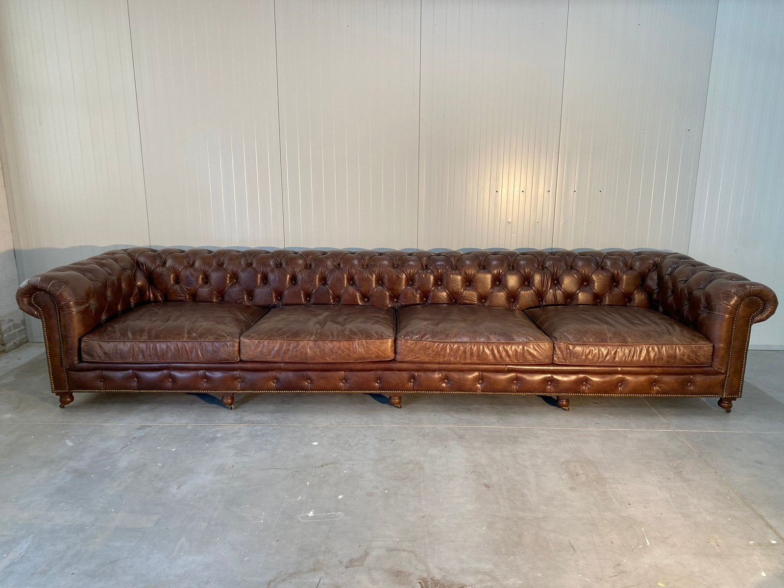 Mega Chesterfield – 420 cm lounge luxe Vintage Cognac zetel, Ophalen of Verzenden, Zo goed als nieuw, Leer