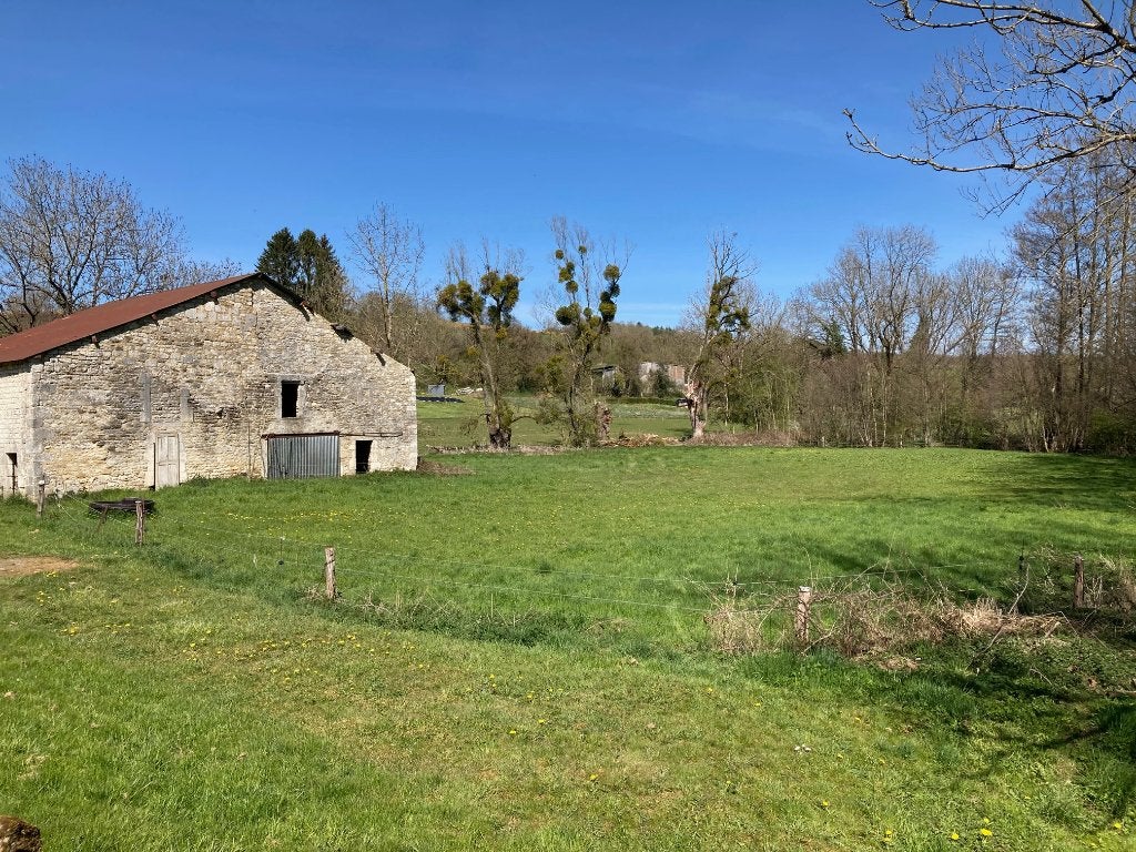 terrain bordé par un ruisseau avec ancienne ferme / grange, Immo, Autres types, Rocroi, France, Village