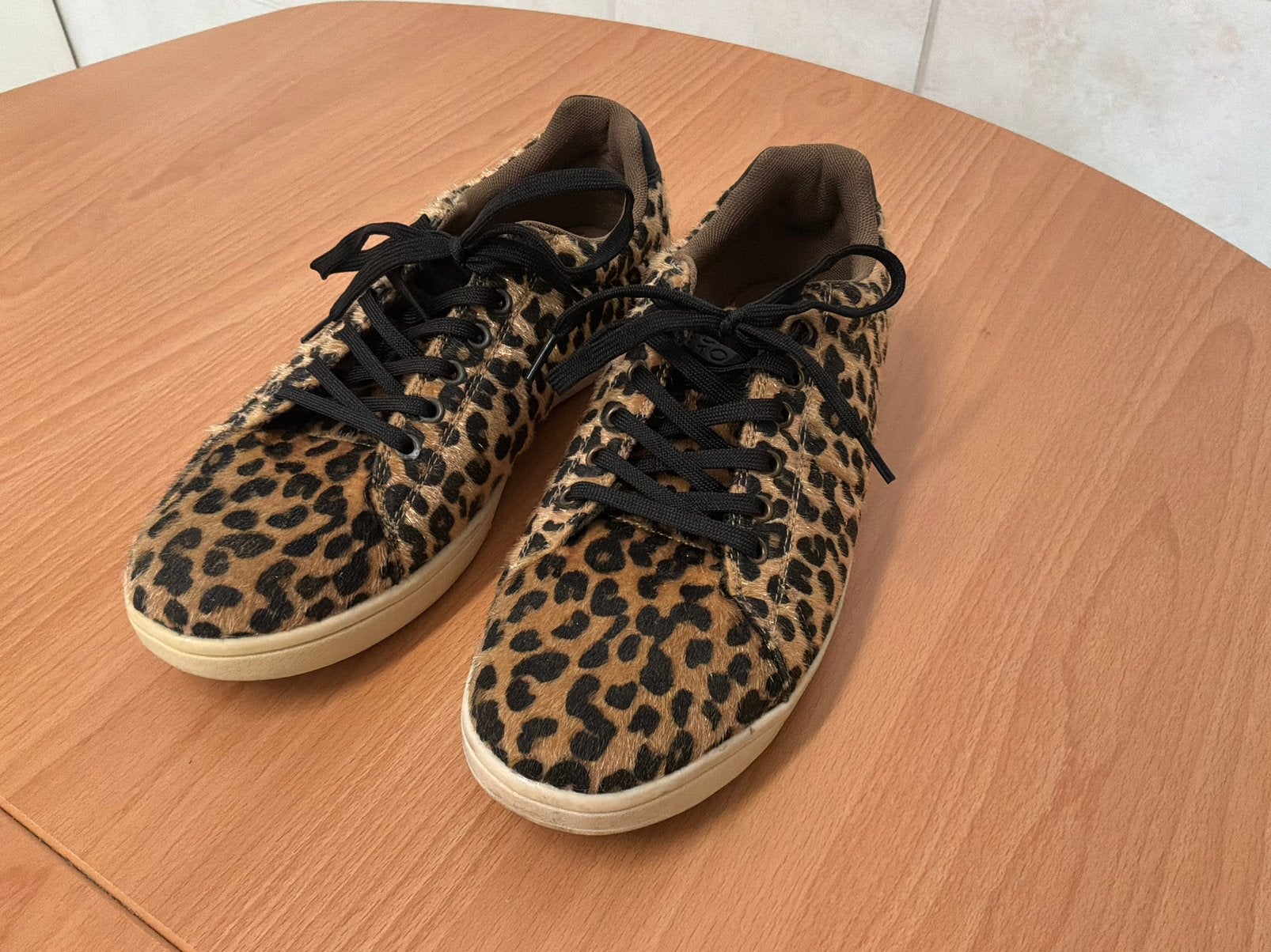 Sneakers - taille 42, Enlèvement, Comme neuf, Sneakers et Baskets