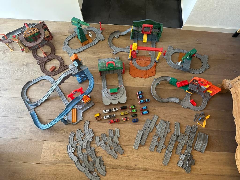 Thomas de trein stations, treinen, rails , heel goed, Enfants & Bébés, Jouets | Thomas le petit Train, Utilisé, Enlèvement ou Envoi