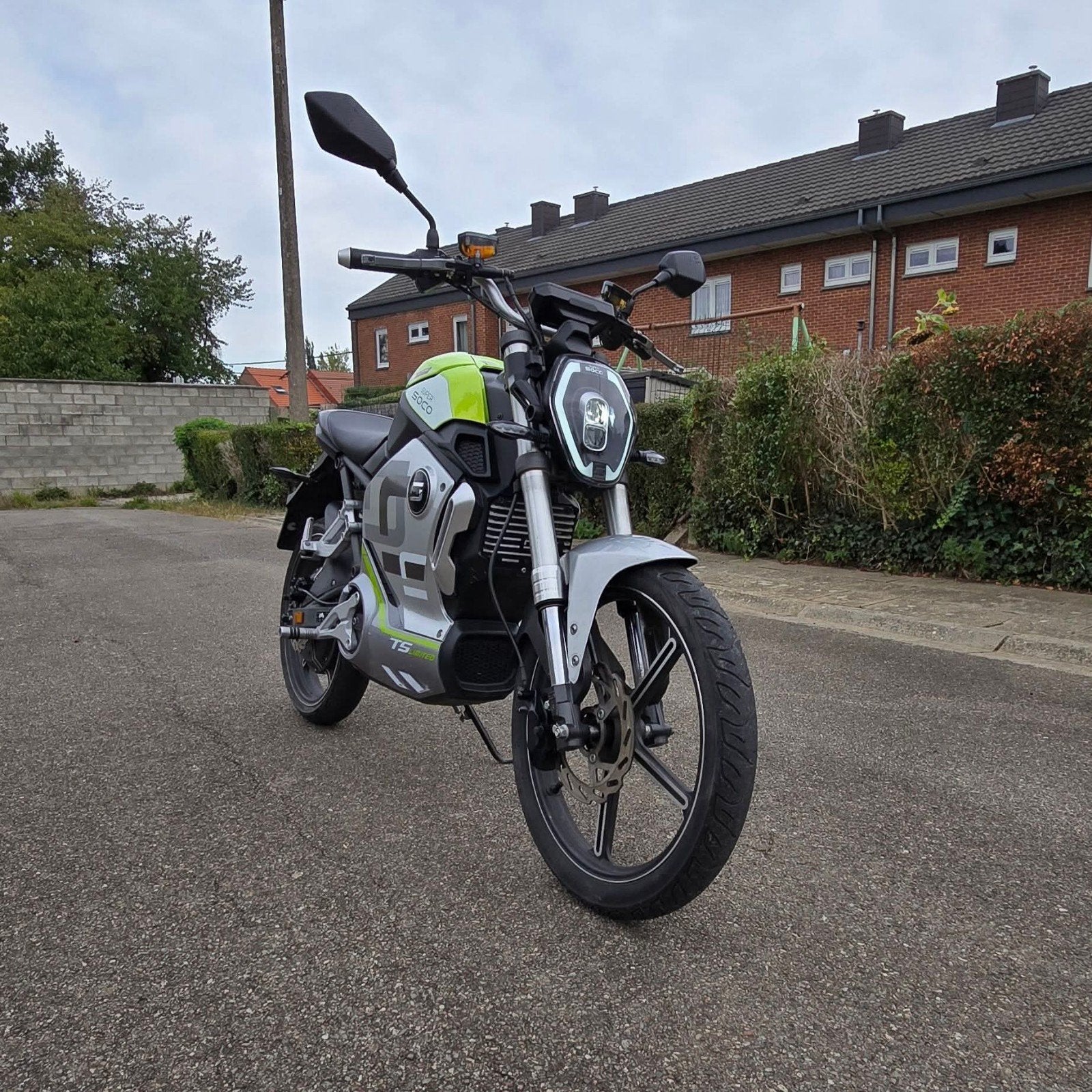 a vendre ou echange avec auto maxi scooter ou trottinette, Achat, Euro 6, A4, Automatique