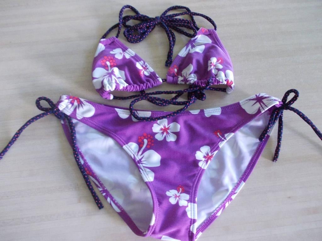 Bikini's verschillende Merken. maat 140 en maat 152., Sport- of Zwemkleding, Ophalen of Verzenden, Zo goed als nieuw, OUTFITTERS NATION.