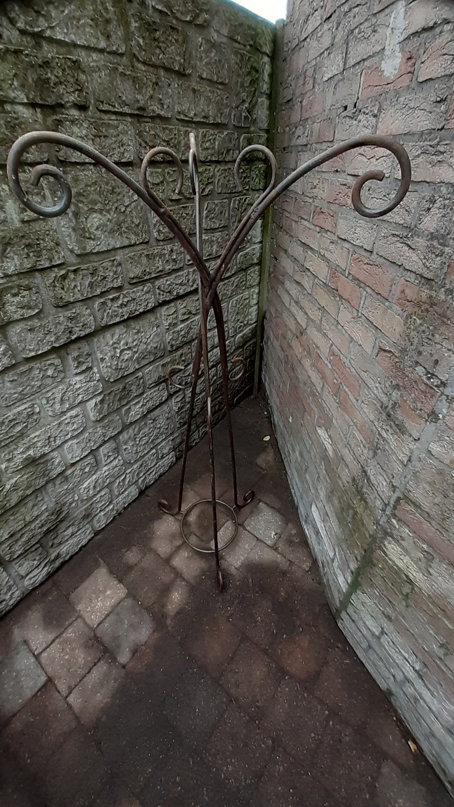 2 metalen bloemen  staanders in goede staat, Ophalen