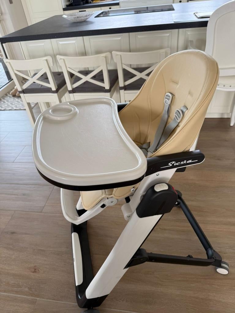 eetstoel peg perego siesta, Kinderen en Baby's, Kinderstoelen, Ophalen, Zo goed als nieuw, Meegroeistoel, Gordel(s)