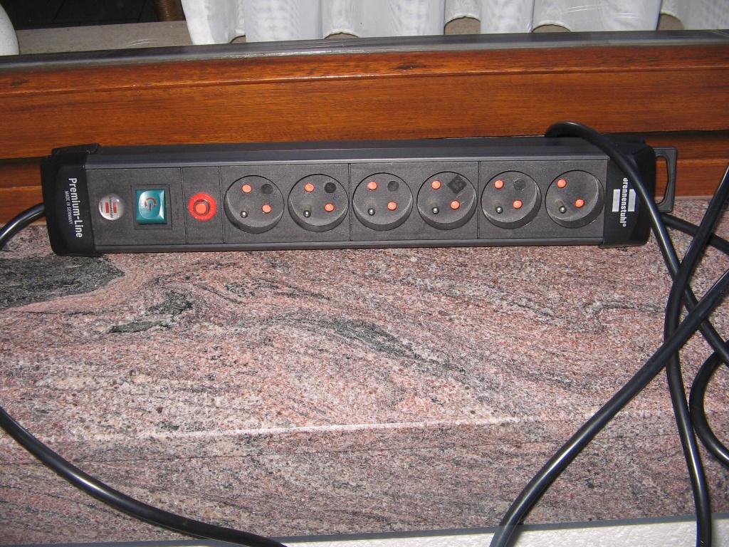 nieuwe stekkerdoos met 6 stopcontacten 3 meter  snoer, Doe-het-zelf en Bouw, Elektriciteit en Kabels, Ophalen, Nieuw, Stopcontact