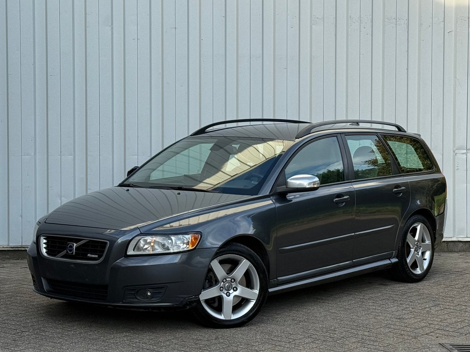 - Volvo V50 R-Design - 2.0 Diesel - Automaat - 100KW - BJ08, Auto's, Euro 5, Verwarmde buitenspiegels, 4 cilinders, Leder