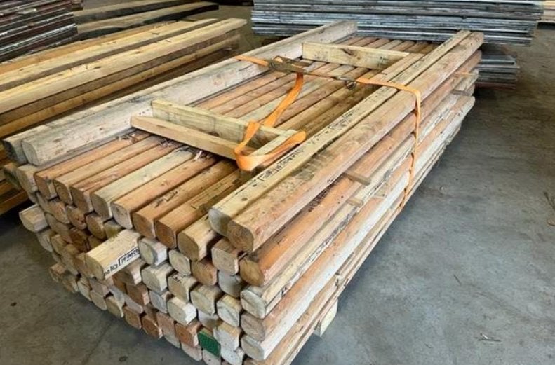 Gebruikte grenen balken 8,5 x 8,5 x 240 cm., Ophalen of Verzenden, Gebruikt, 180 tot 250 cm, Balken