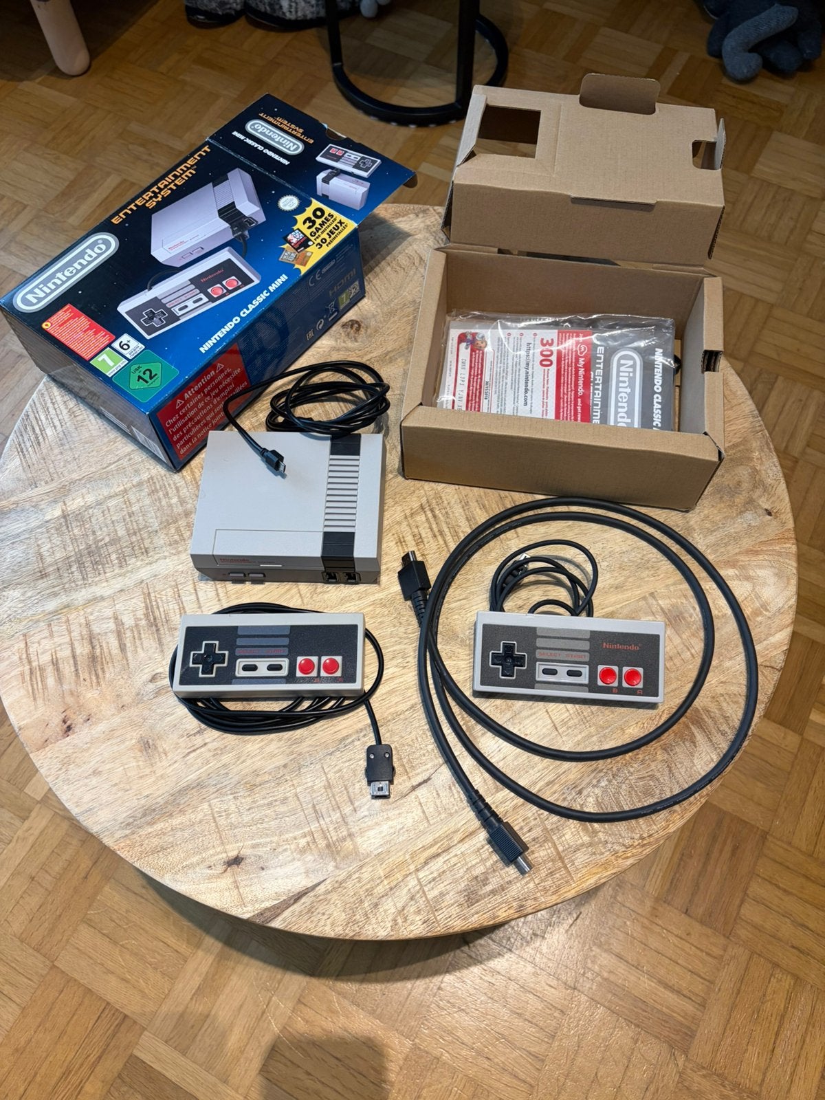 Nintendo Classic mini NES, Enlèvement ou Envoi, Comme neuf, Avec 2 manettes, Avec jeux