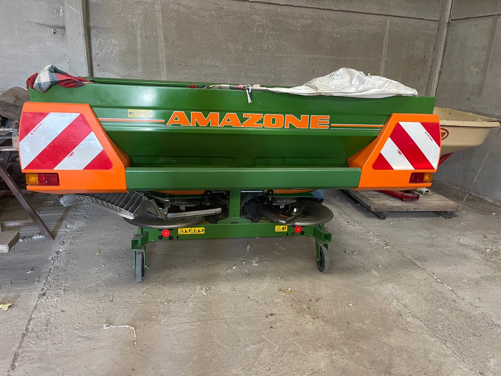 Vetstrooier Amazone  nieuw nieuwstaat !, Articles professionnels, Enlèvement