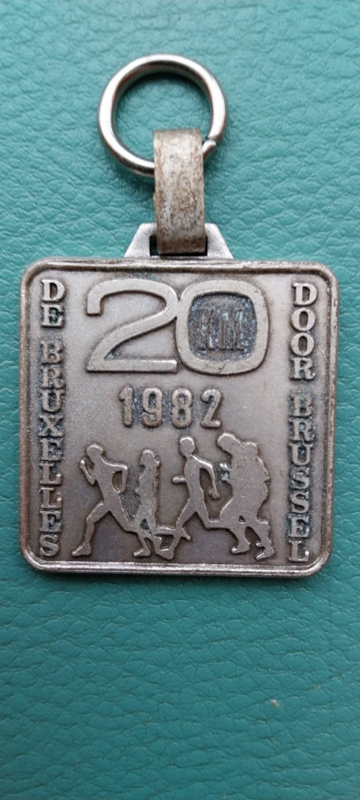 Médailles Officielles 20 km de Bruxelles (80/90) à la pièce, Sports & Fitness, Course, Jogging & Athlétisme, Enlèvement ou Envoi