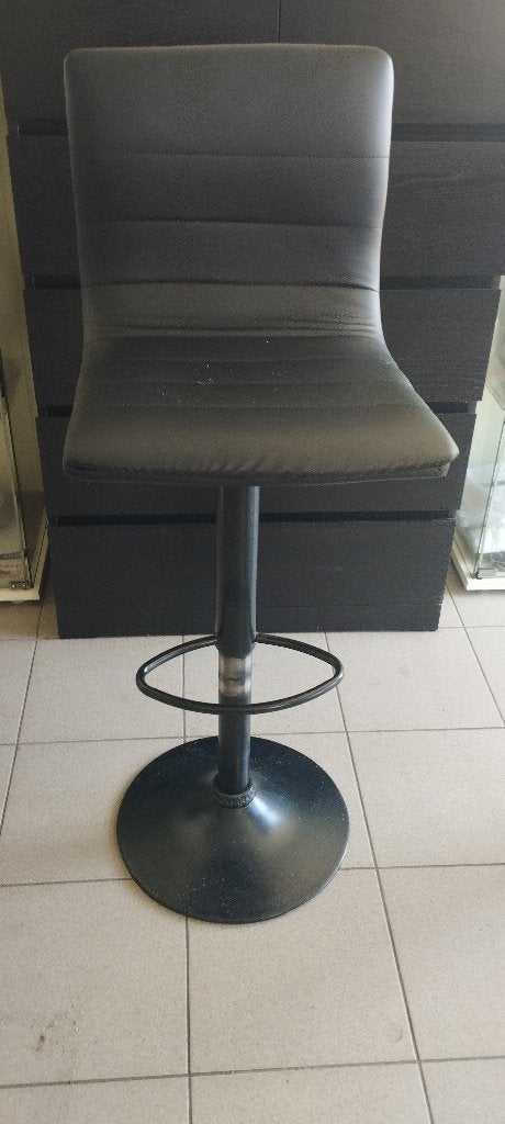 2 bartafels met 4 barkrukken, Ophalen, Zo goed als nieuw