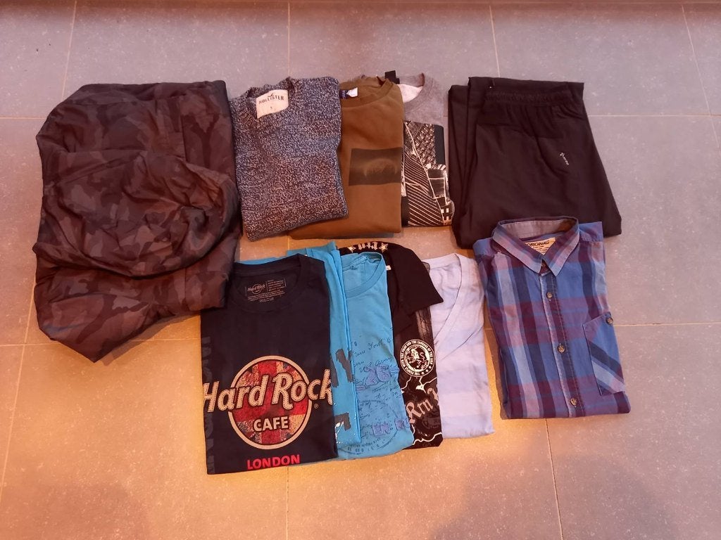Pakket kledij maat Small (11 stuks) - ook apart te verkrijge, Vêtements | Hommes, Packs de vêtements pour hommes, Enlèvement, Comme neuf