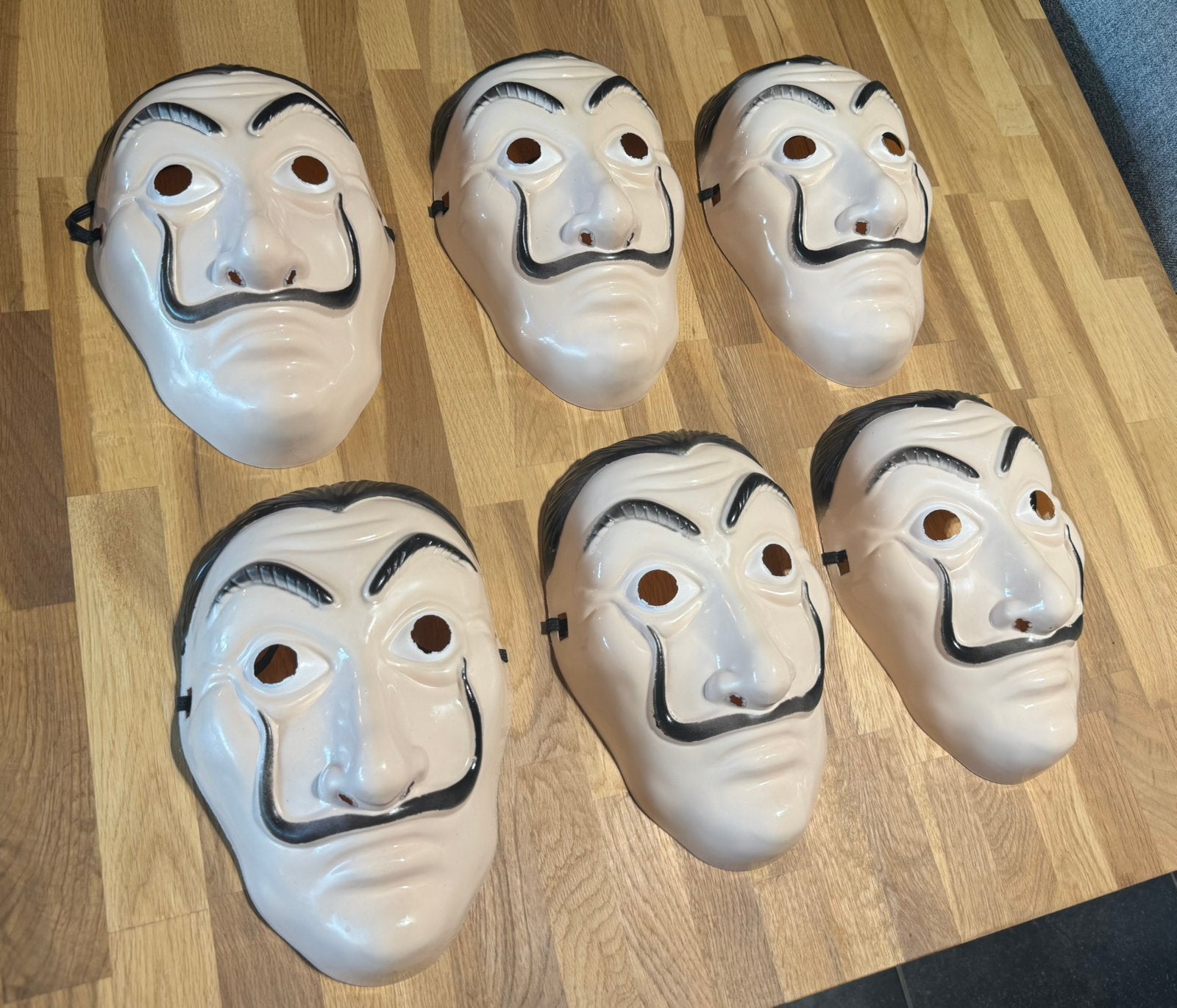 Casa de papel maskers (6 beschikbaar), Enlèvement ou Envoi, Comme neuf, Autres types