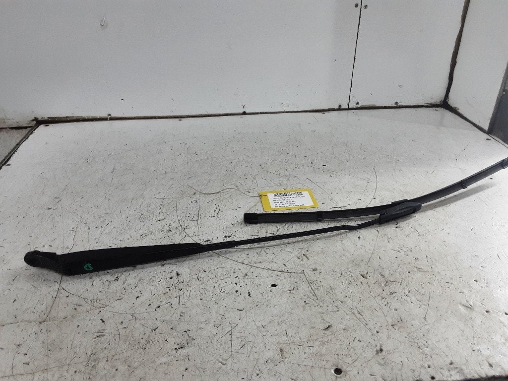 RUITENWISSERARM RECHTS VOOR Renault Kangoo Express (RFK), Gebruikt, Renault, Peter-Huppertz-Straße 5
51063  Köln, DE, Dialog.deutschland@renault.de