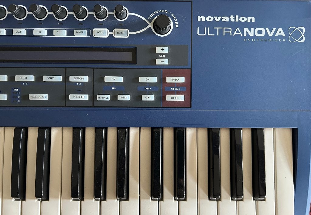 Novation Ultranova Synth, Muziek en Instrumenten, Synthesizers, Novation, Zo goed als nieuw, Met standaard, Overige aantallen