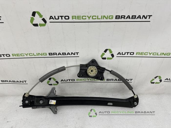 Mécanique vitre 4portes arrière droite d'un Skoda Superb, -, 3 mois de garantie, Utilisé, -