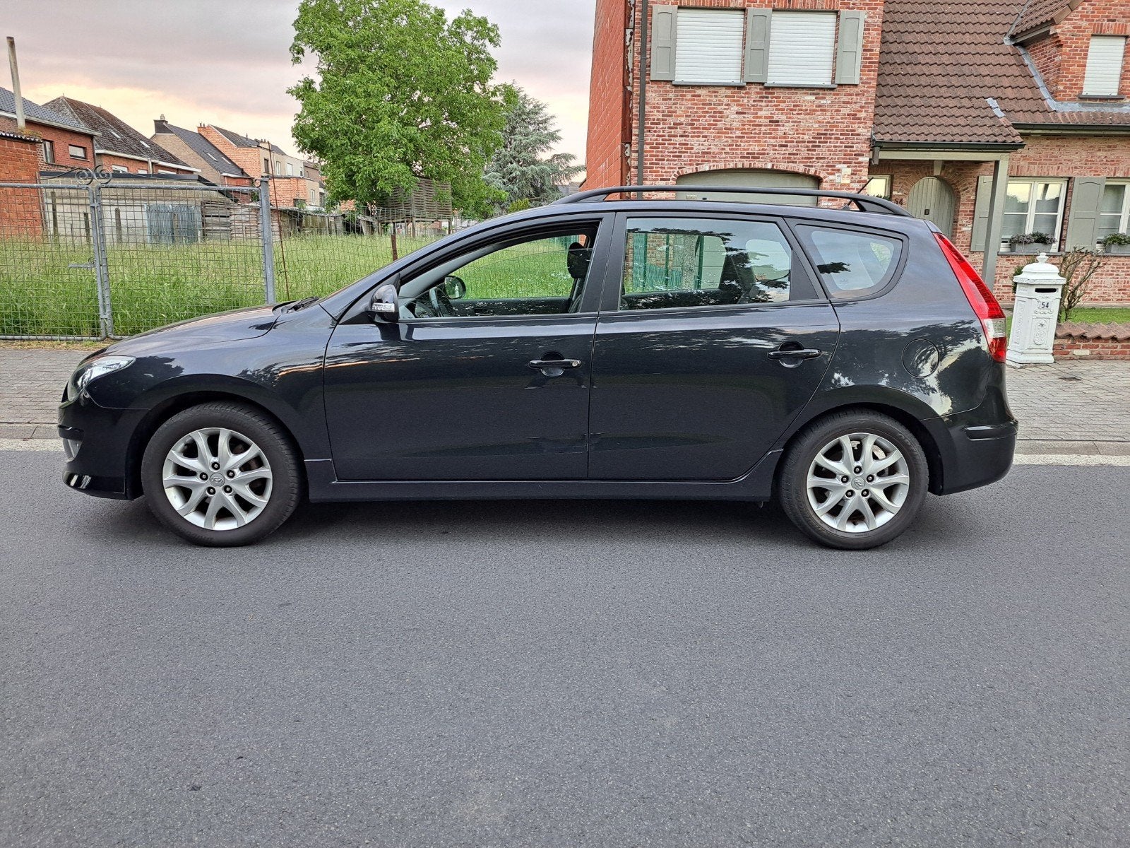Hyundai I 30 1.6 Essence. Avec 61000 km. 5 euros. Approuvé !, Autos, Cuir, Euro 5, Boîte manuelle, Entretenue par le concessionnaire