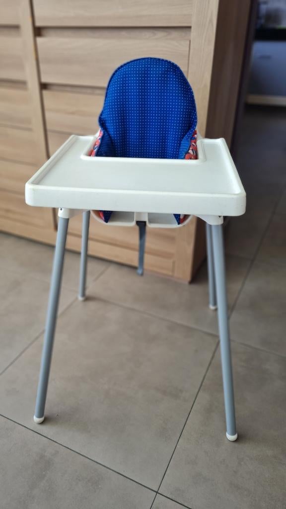 Kinderstoel Ikea met gesp, tafelblad, kussen, Enlèvement