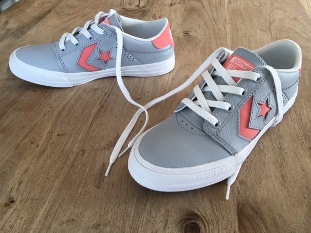 chaussures neuves (taille 35) pour 15 euros, Enlèvement ou Envoi, Neuf, Gris