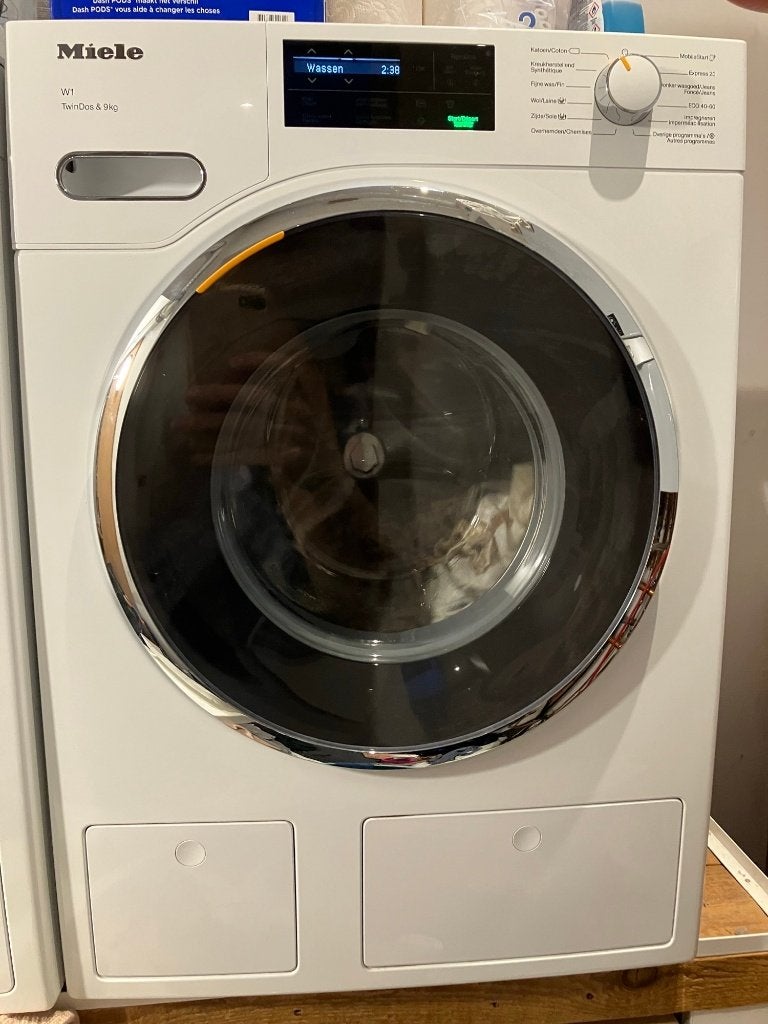 Miele Wasmachine (WWG 660 WCS TDos&9kg B), 1200 à 1600 tours, Enlèvement, 8 à 10 kg, Élévateur