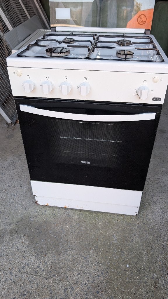Fornuis Zanussi propaan, Elektronische apparatuur, Fornuizen, Ophalen, Gebruikt, 60 cm of meer, 4 kookzones