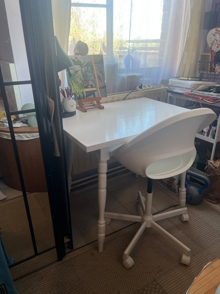 Table/bureau en bois blanc, Maison & Meubles, 50 à 100 cm, Comme neuf, Jusqu'à deux personnes, Enlèvement