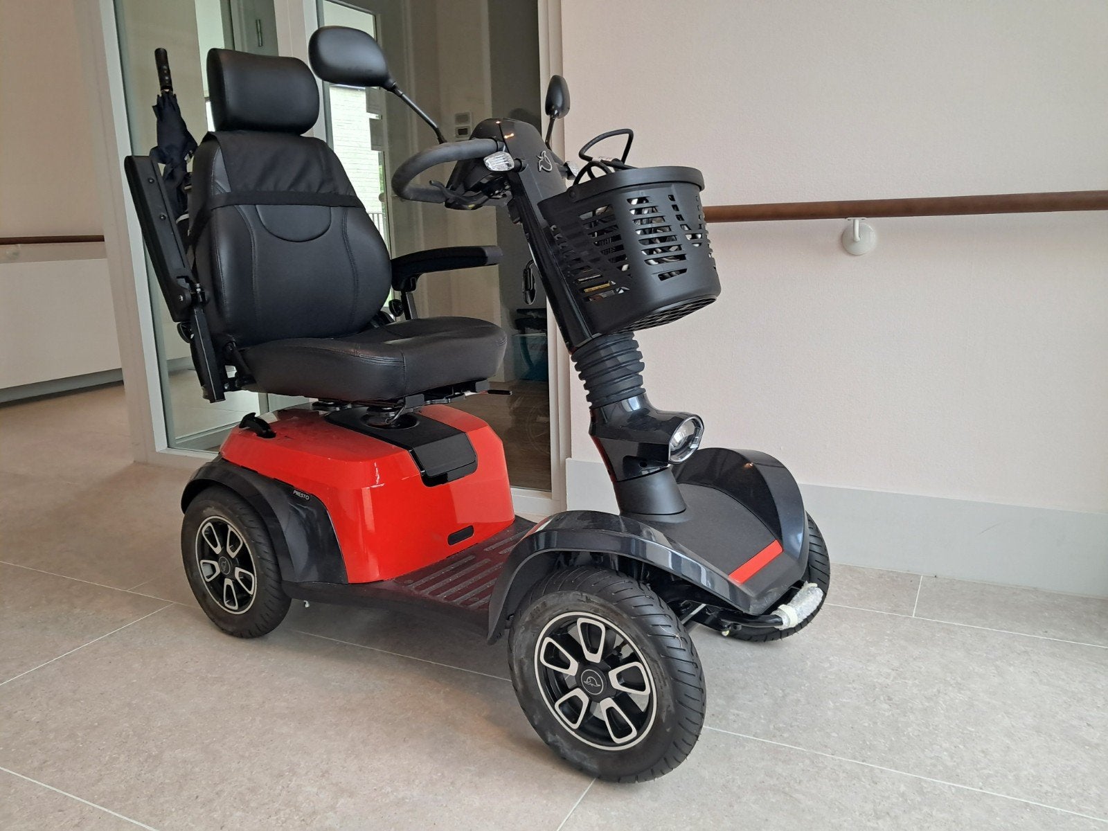 Scootmobiel merk Presto te koop, slechts enkele maanden oud., Diversen, Brommobielen en Scootmobielen, Ophalen, Nieuw, 26 t/m 35 km