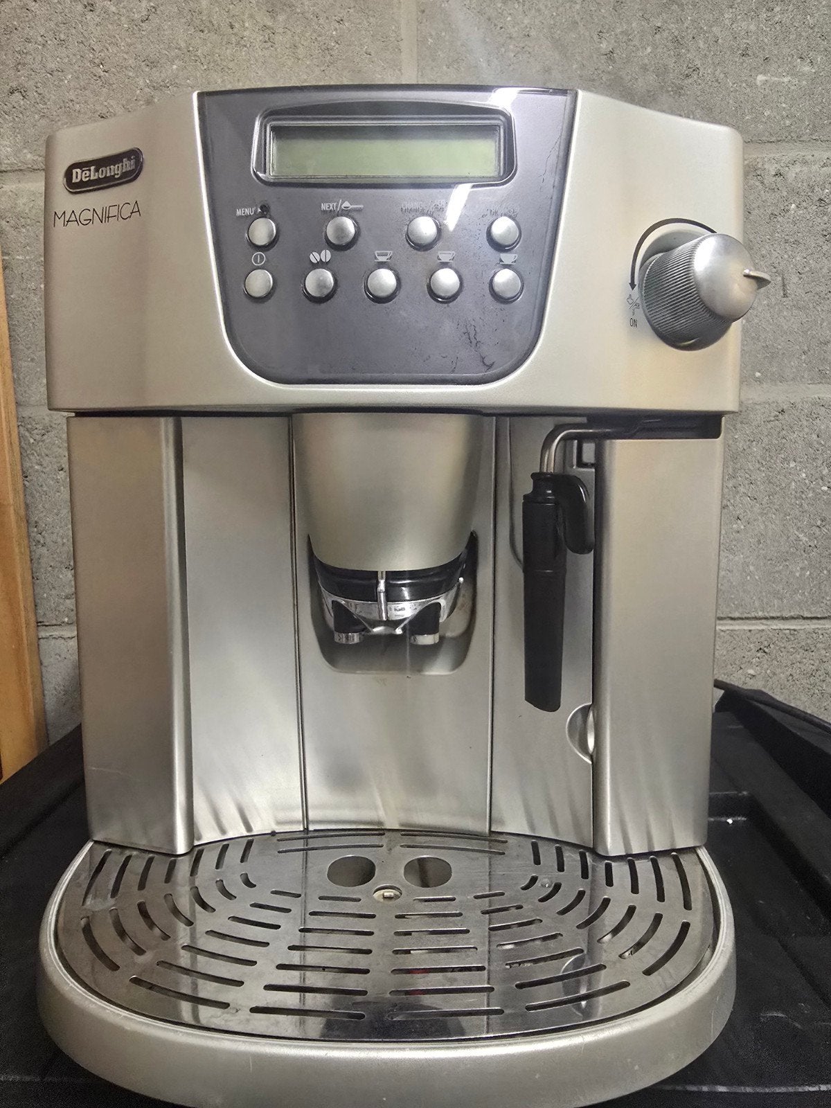 De'Longhi Magnifica - Machine à café automatique avec broyeu, Electroménager, Cafetières, Café en grains