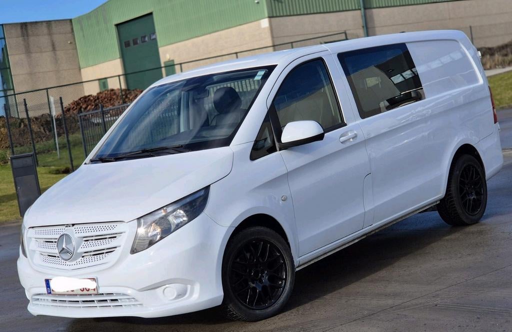 Mercedes vito doub cabine 5pls an2017.235mkm 13999€, Autos, Camionnettes & Utilitaires, Cuir, Euro 6, Boîte manuelle, Mercedes-Benz