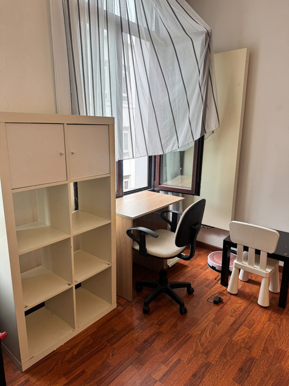 Tafel, stoel en kast