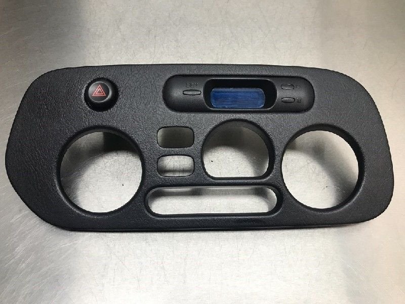 HORLOGE Mitsubishi Colt (CJ) (01-1995/09-2003), Utilisé, Mitsubishi
