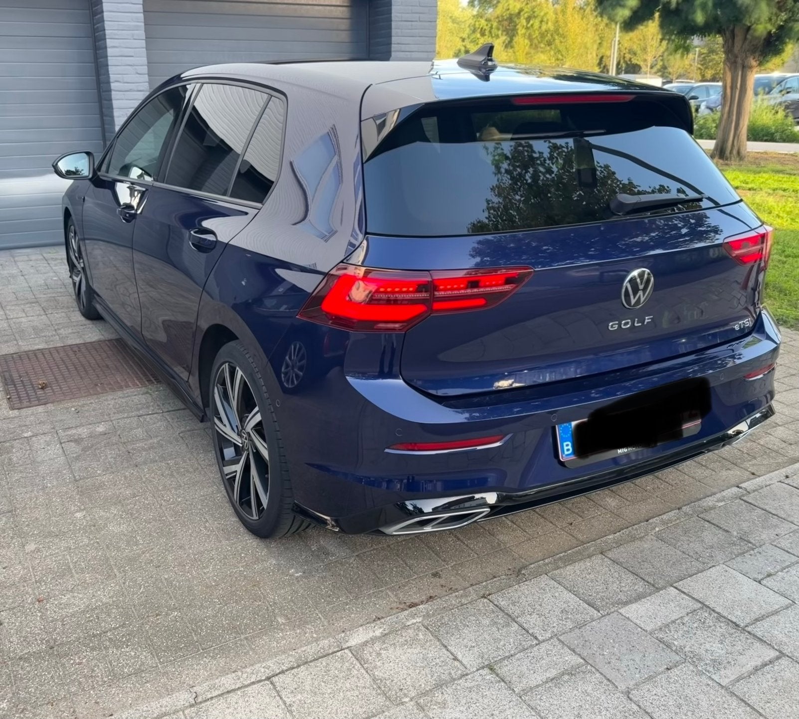 VW Golf 8 1.5 eTSI DSG R-Line | IQ.LIGHT | Harman Kardon, Auto's, Automaat, Dealer onderhouden, Euro 6, Blauw