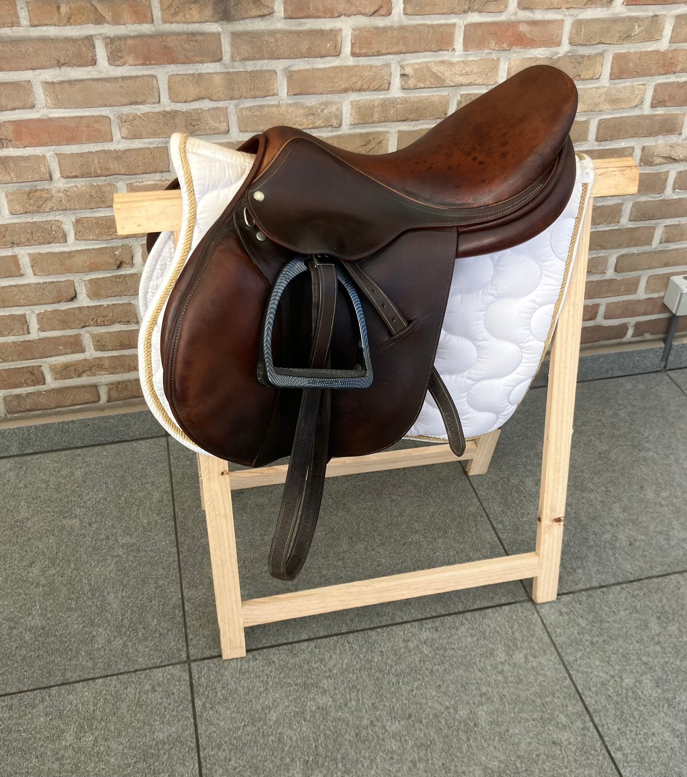 Springzadel Luc Childeric 17,5 inch + toebehoren, Dieren en Toebehoren
