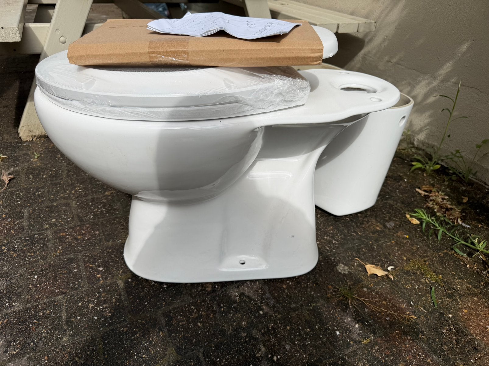 Wc toilet met onderafvoer, Ophalen
