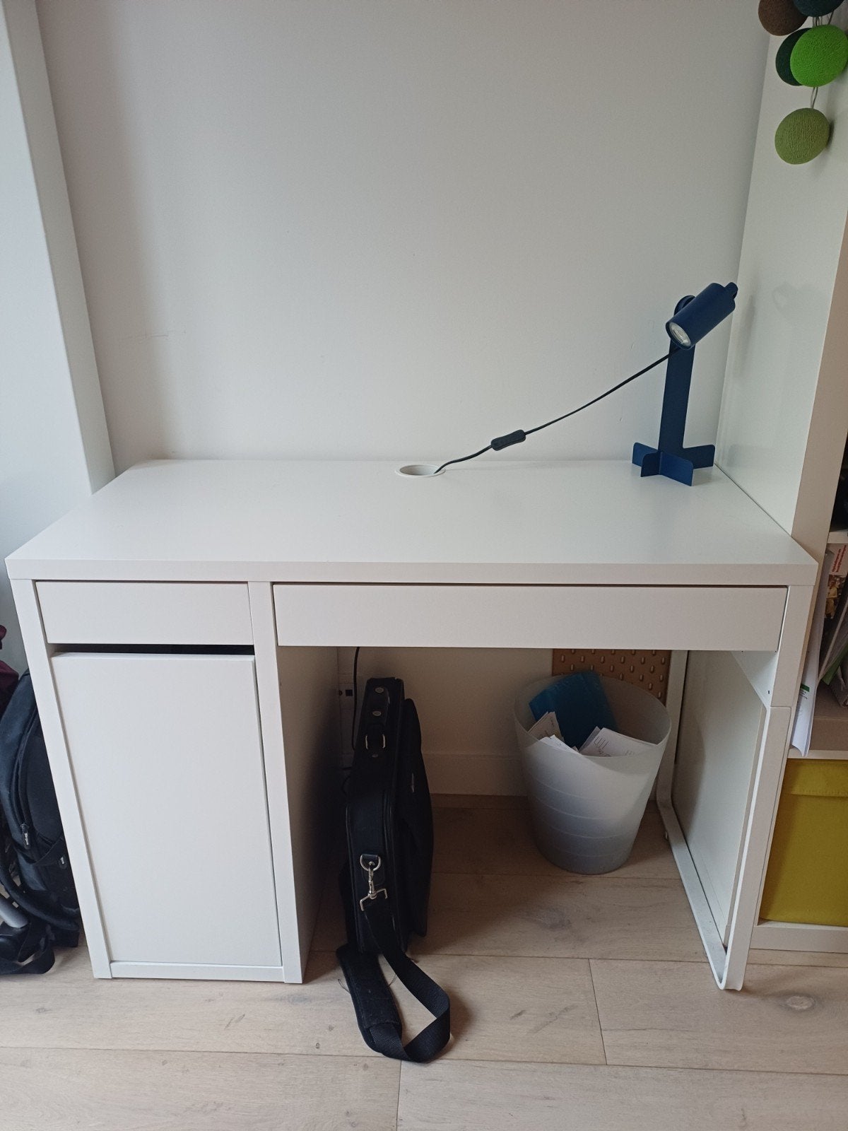 Witte bureau Micke Ikea, Huis en Inrichting, Bureaus, IKEA, Ophalen