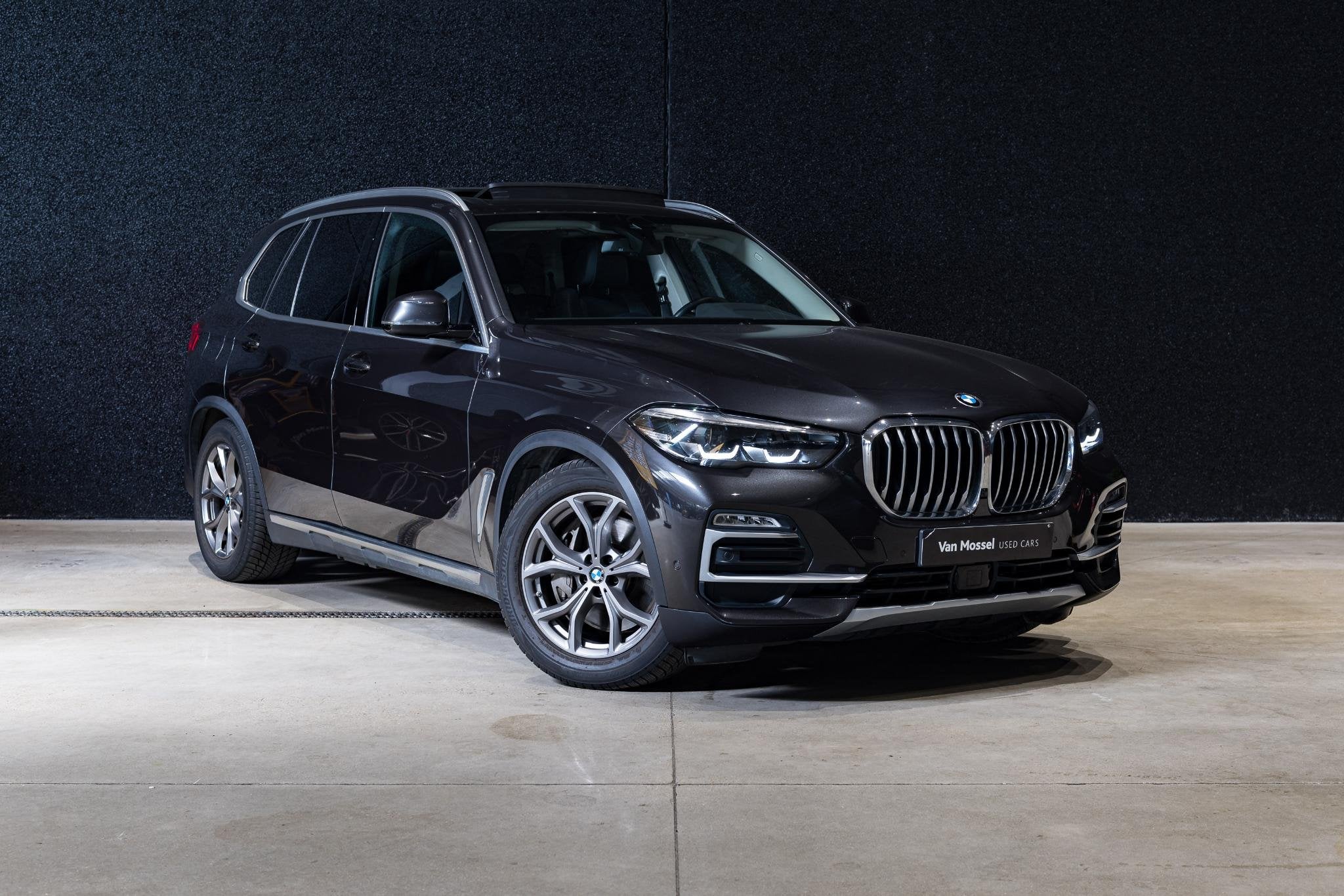 BMW X5 xDrive45e 394PK PANO | LEDER | CAMERA | Zetelverwarmi, Auto's, Stof, Gebruikt, Plug-in hybride, Bedrijf